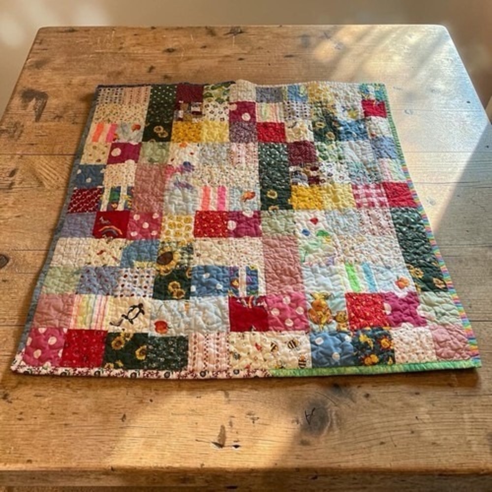 Vintage baby quilt multi colored patchwork Artwork Blanket 42"x42" - Picture 6 of 6